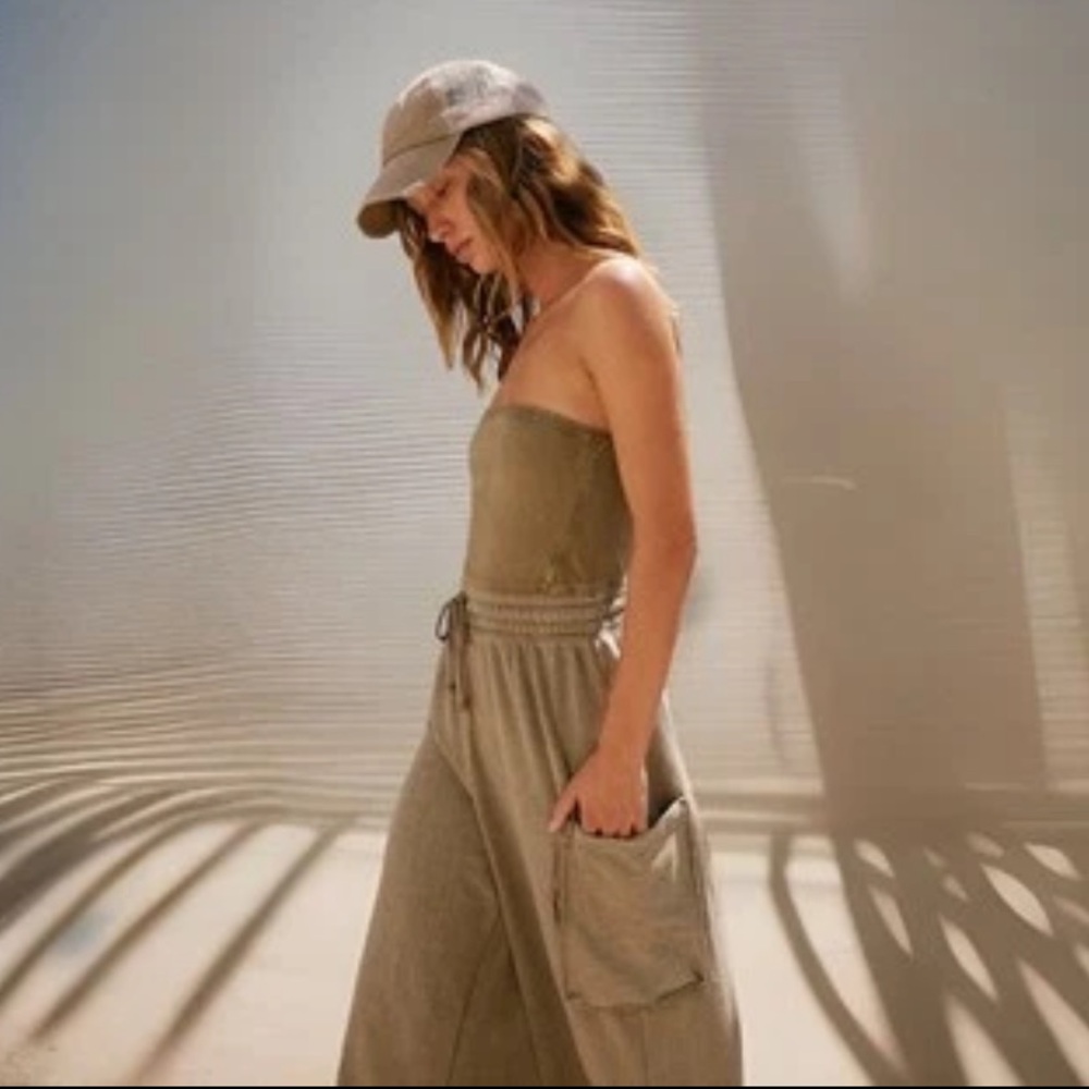 Free People GRAND SLAM ONESIE Strapless W/ Silicone Grip Wide Legs Big Pockets